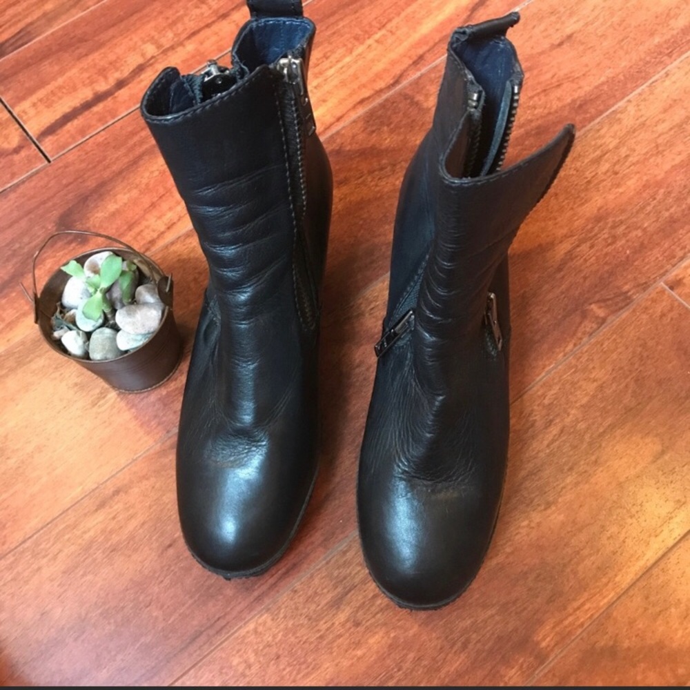 OPENING CEREMONY SIZE 40 (10) wood heel zip bootie